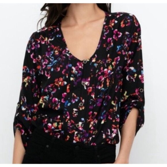Yumi Kim Lizzie Button Up Front Floral Blouse Size XS NWT - Picture 10 of 11